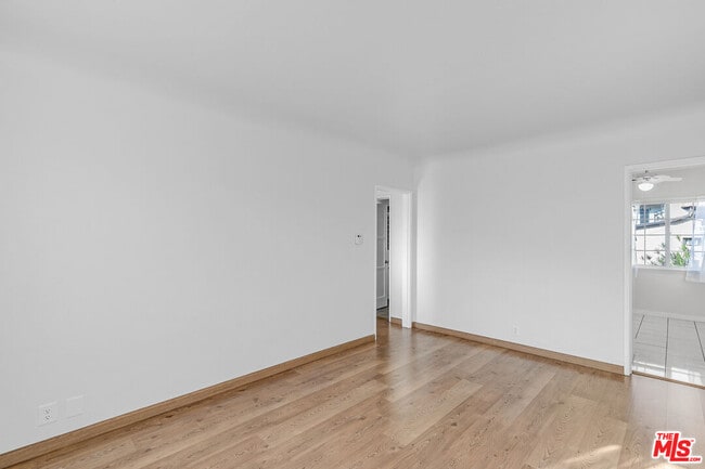 4537 College View Ave in Los Angeles, CA - Building Photo - Building Photo