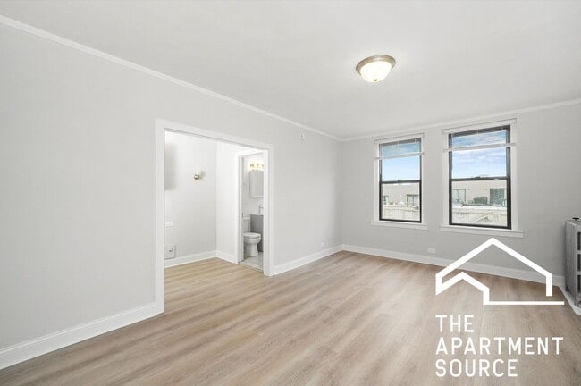 2779 N Milwaukee Ave in Chicago, IL - Building Photo - Building Photo