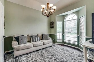 1833 Melton Dr in Carrollton, TX - Foto de edificio - Building Photo