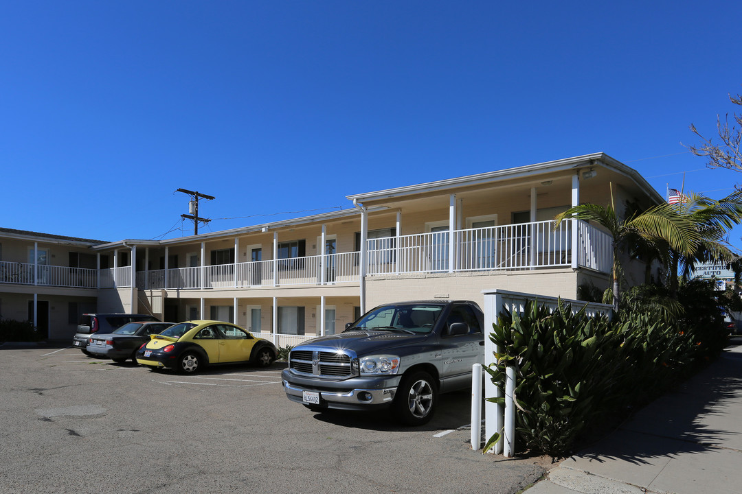 Apartments on Cass St. in San Diego, CA - Building Photo