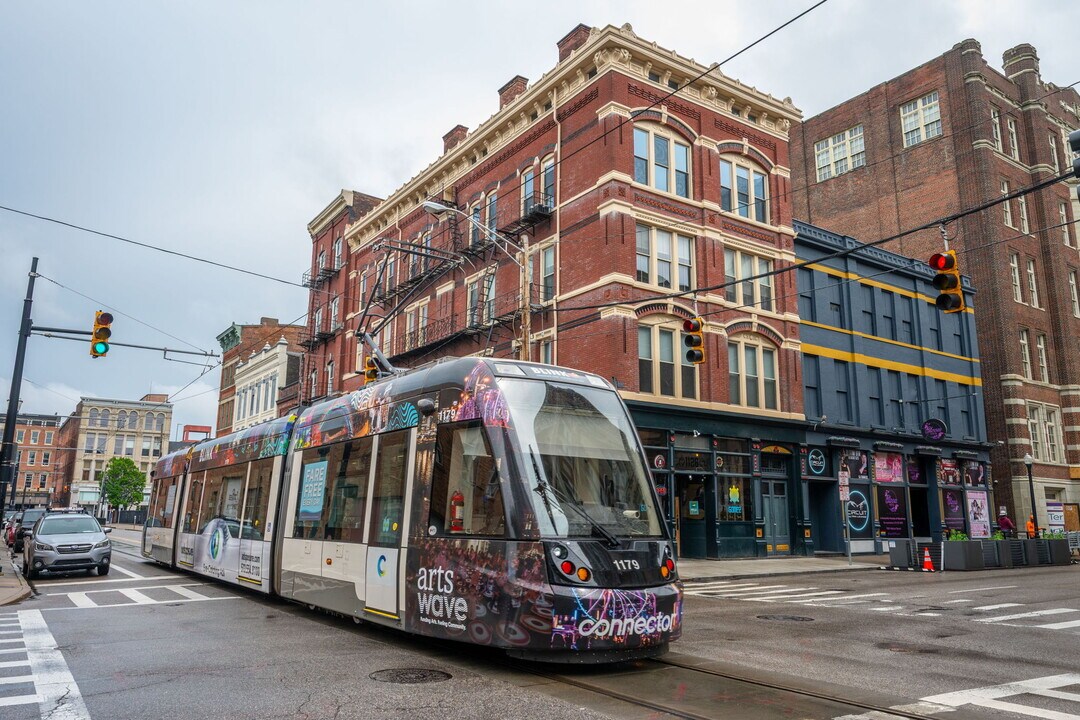 1126 Walnut St, Unit 2B in Cincinnati, OH - Foto de edificio