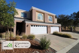 1353 Browning St in Redding, CA - Building Photo - Building Photo