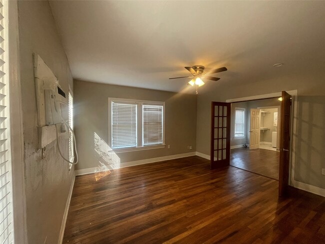 property at 4219 Lamar St