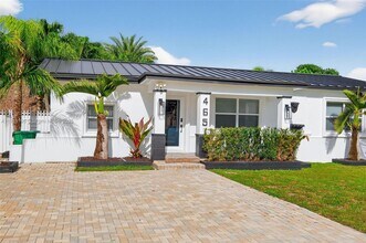 465 NW 153rd St in Miami, FL - Building Photo - Building Photo