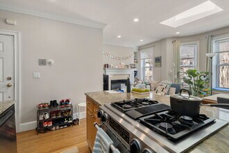 116 Brook St, Unit 3 in Brookline, MA - Foto de edificio - Building Photo
