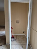 1014 Gunnison St in Sealy, TX - Building Photo