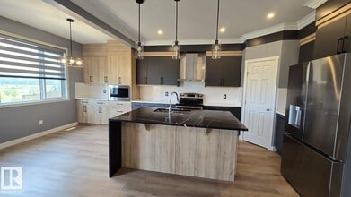 42 Tilia Pl in Spruce Grove, AB - Building Photo - Building Photo
