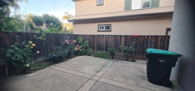 1049 Nolan Ct in Pleasanton, CA - Building Photo - Building Photo