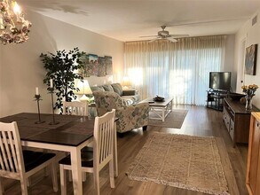 5205 Wedgewood Ln in Sarasota, FL - Building Photo - Building Photo