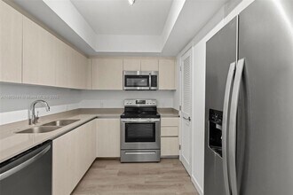 1500 Bay Rd, Unit M-0417 in Miami Beach, FL - Building Photo - Building Photo