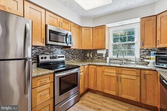405 Beacon Hill Terrace in Gaithersburg, MD - Building Photo - Building Photo