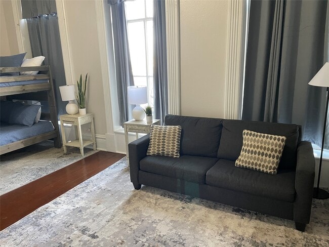 2118 The Strand