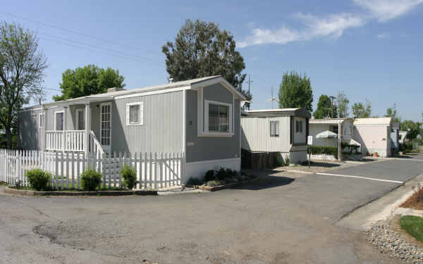 Fisherman's Bend in Newman, CA - Building Photo