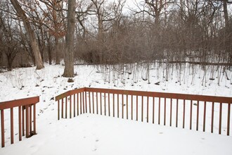 2552 Pebble Valley Rd in Waukesha, WI - Foto de edificio - Building Photo