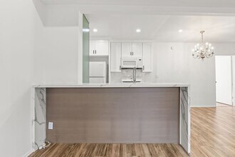 5500 Lindley Ave in Los Angeles, CA - Building Photo - Building Photo