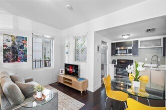 621 11th St in Miami Beach, FL - Building Photo - Building Photo