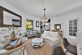 1009 Genoa St in Coral Gables, FL - Building Photo - Building Photo