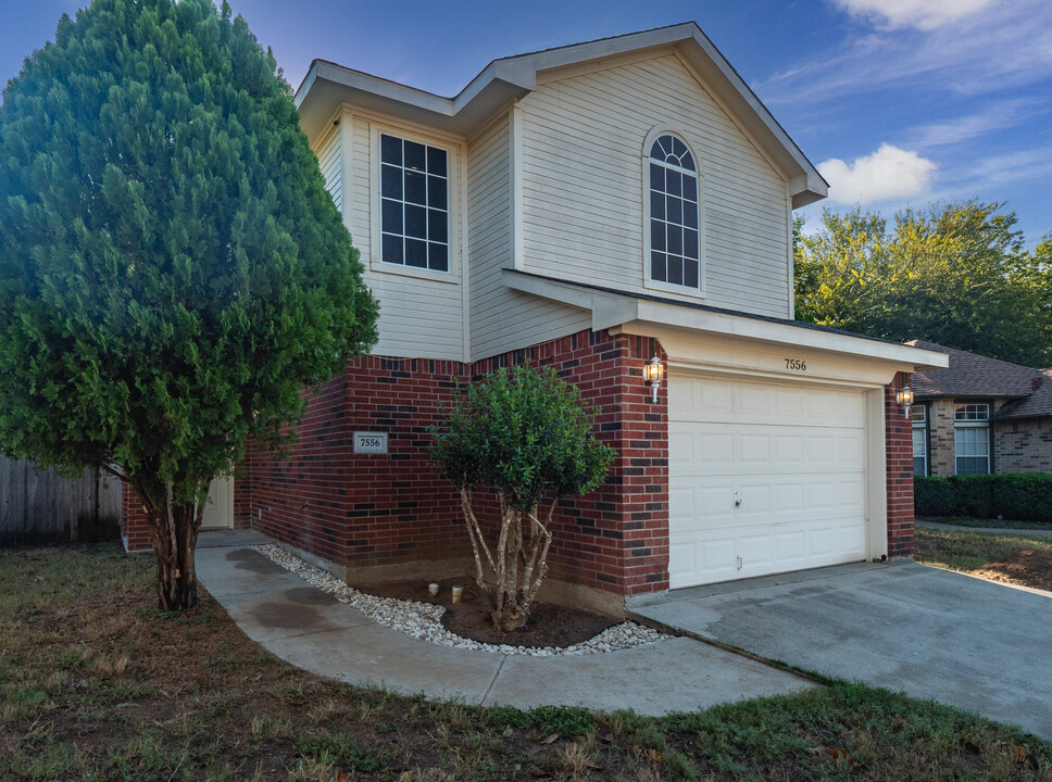 7556 Arbor Hill Dr in Fort Worth, TX - Building Photo