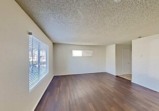 1075 E 71st St in Long Beach, CA - Building Photo - Building Photo