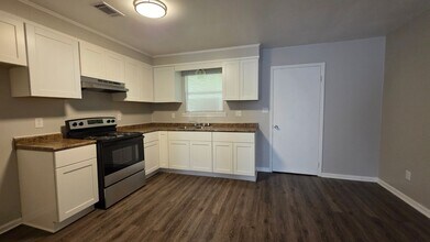 411 Station Crossing Dr in Albany, GA - Building Photo - Building Photo