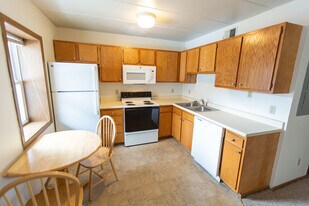 Courtyard West in Morgantown, WV - Building Photo