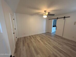 320 E Larkspur Ln in Tempe, AZ - Building Photo - Building Photo