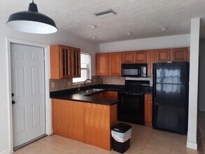 3234 35th Ave N in St. Petersburg, FL - Building Photo - Building Photo