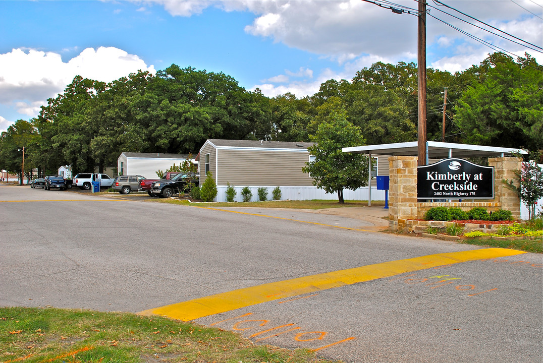 Kimberly at Creekside in Seagoville, TX - Building Photo