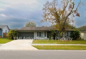 4814 Reagan Ave in Seffner, FL - Building Photo
