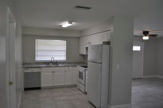 17 Felter Ln in Palm Coast, FL - Building Photo - Building Photo