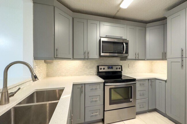 6299 Chasewood Dr, Unit D in Jupiter, FL - Building Photo - Building Photo