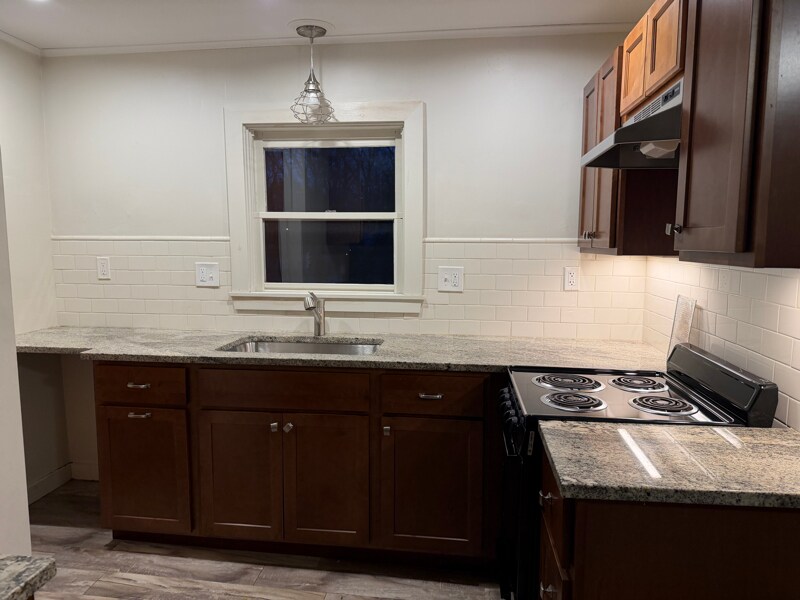 52 Myrtle St-Unit -52-2 in Westbrook, ME - Foto de edificio