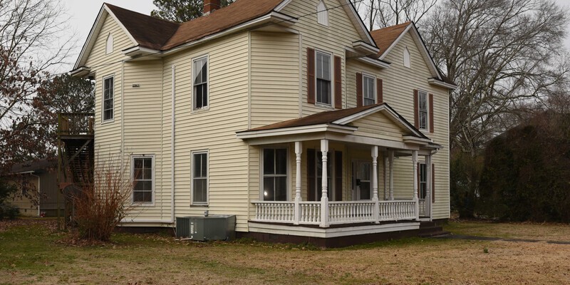 325 Church St W-Unit -1 in Ahoskie, NC - Foto de edificio