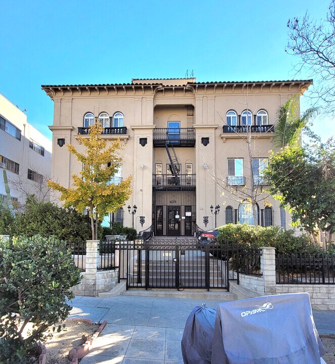 428 S Mariposa Ave in Los Angeles, CA - Foto de edificio