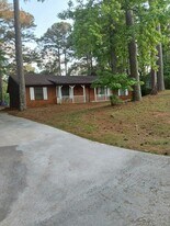 9245 Cedar Ridge Dr NW in Covington, GA - Building Photo