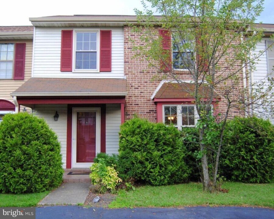 7 Loggers Mill Rd in Horsham, PA - Building Photo