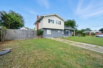 2918 Somerset Ln in Norfolk, VA - Building Photo - Building Photo