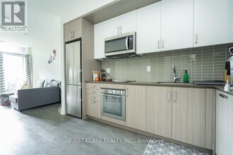 1575 Lakeshore Rd W in Mississauga, ON - Building Photo - Building Photo