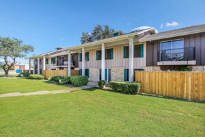 1228 Cavender Dr, Unit 112 in Hurst, TX - Building Photo - Building Photo