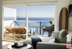20638 Pacific Coast Hwy in Malibu, CA - Building Photo