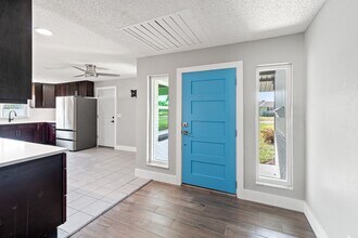 6070 Denver St NE in St. Petersburg, FL - Building Photo - Building Photo
