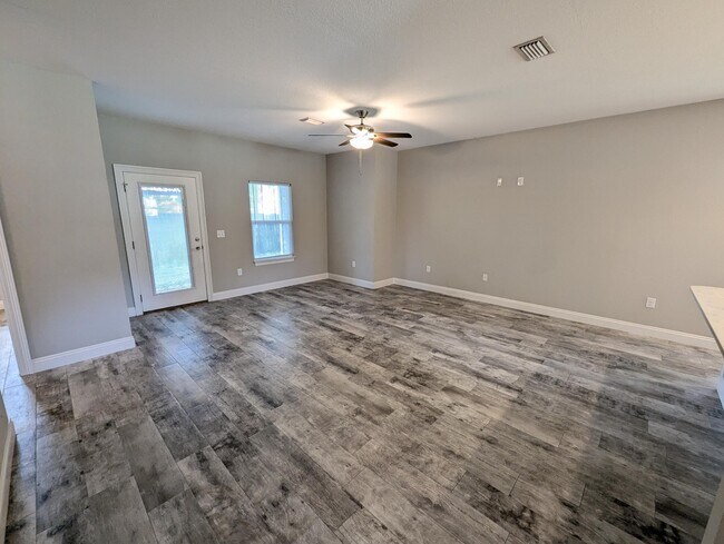 2219 Wind Trace Rd N in Navarre, FL - Foto de edificio - Building Photo