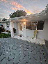 1020 N 74th Ter in Hollywood, FL - Foto de edificio - Building Photo