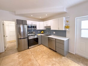 630 NE 37th St, Unit 1W in Oakland Park, FL - Foto de edificio - Building Photo