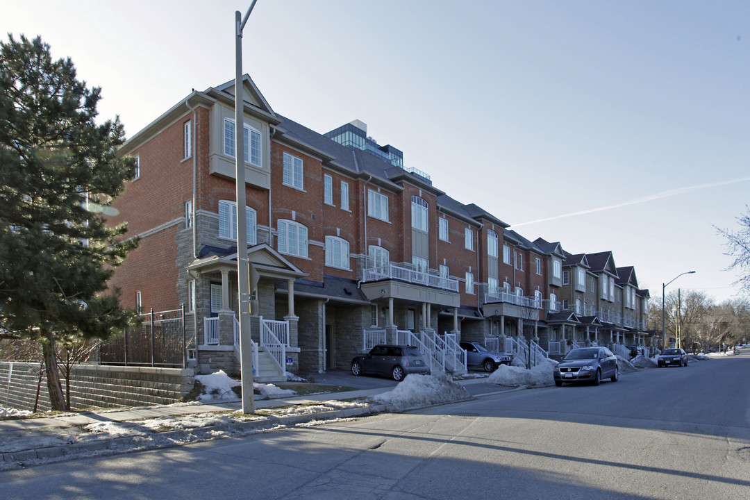 Church Street South in Richmond Hill, ON - Building Photo