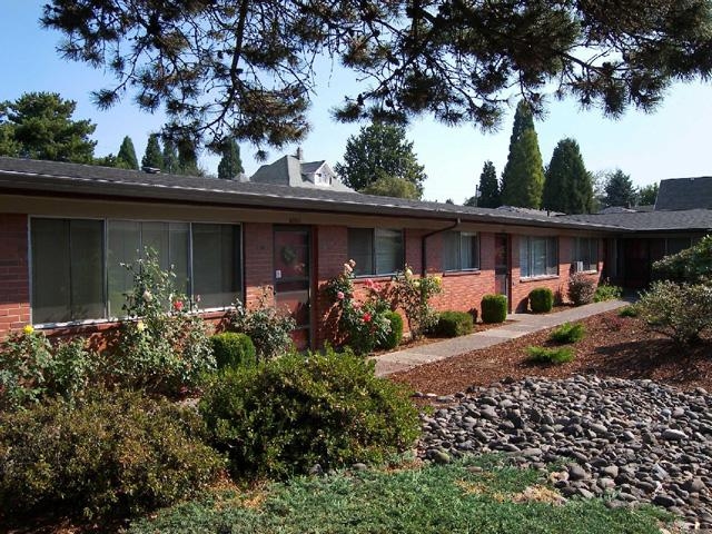 The Dolphin Apartments in Portland, OR - Building Photo