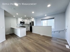 246 Orchards Blvd SW in Edmonton, AB - Building Photo - Building Photo