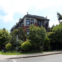 1725 Maple St in Vancouver, BC - Building Photo