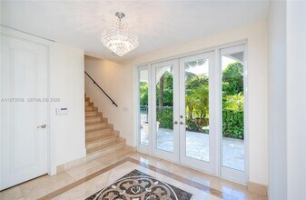 541 S Mashta Dr in Key Biscayne, FL - Building Photo - Building Photo