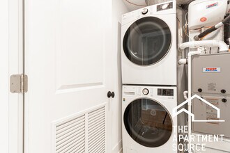 2457 W Logan Blvd, Unit 3 in Chicago, IL - Building Photo - Building Photo